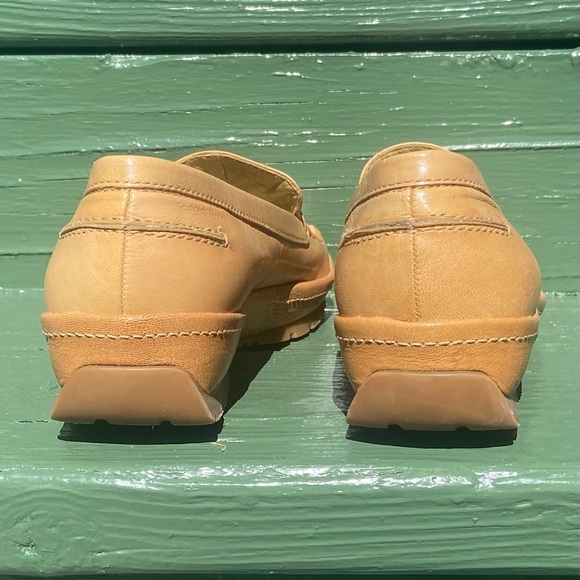 Nickels women tan colour made in Brazil slip on loafers. Size 7M. Used. - Picture 5 of 10